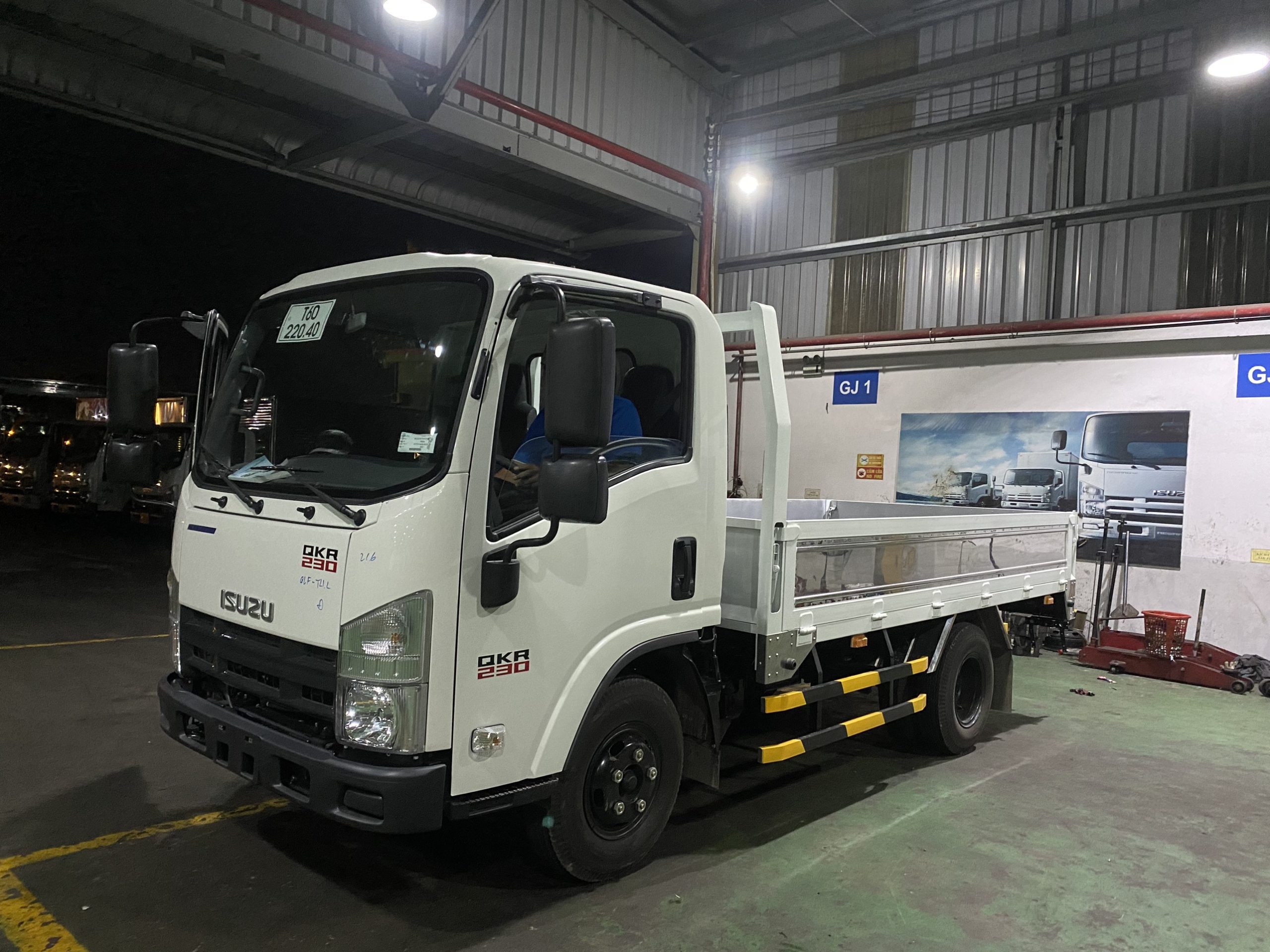 QKR230 tải 2.3 tấn dài 3.6m thùng lửng QKR230 tải 2.3 tấn dài 3.6m thùng lửng