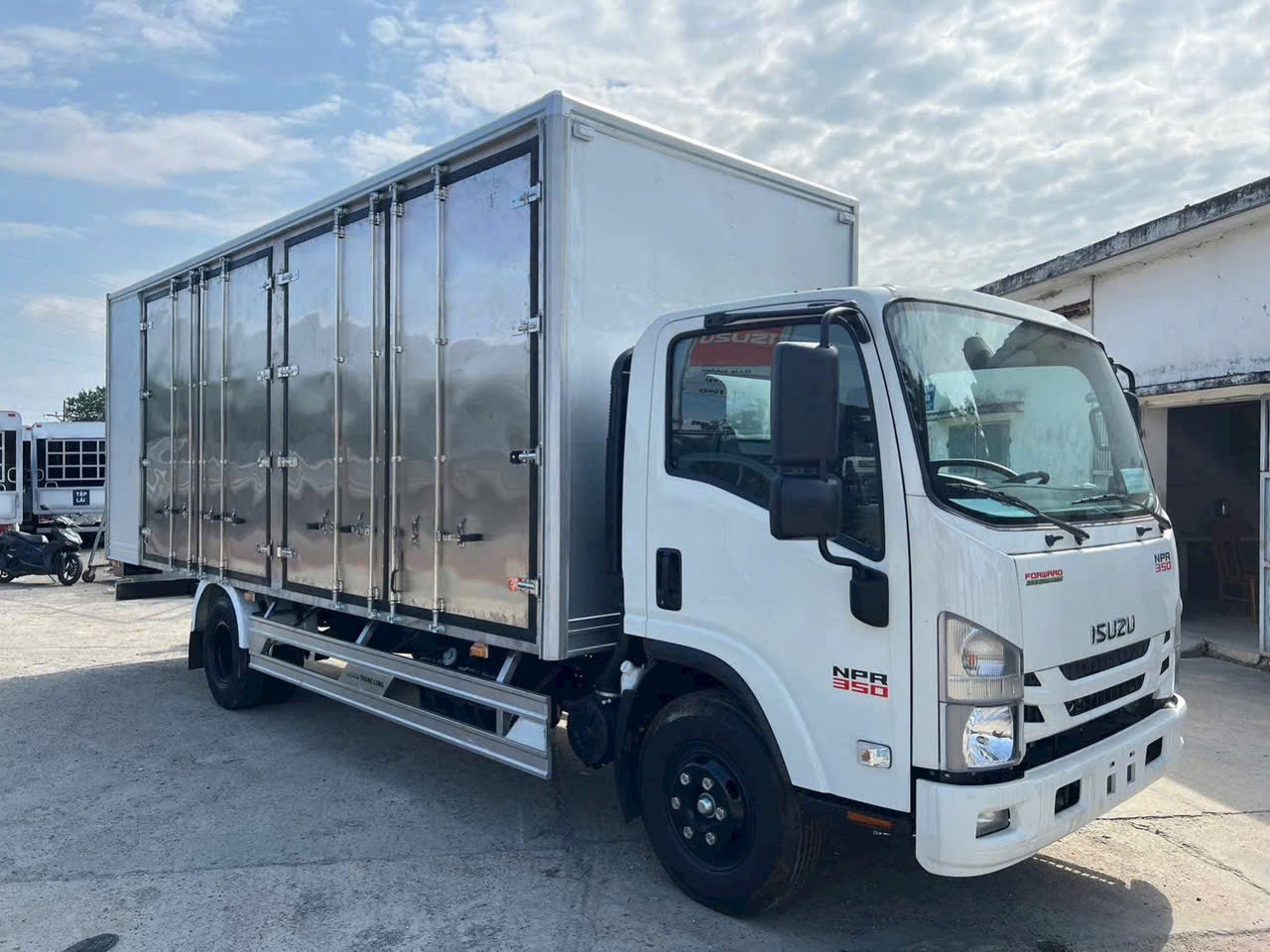 z7437088316503_86335083a5487ba6f1c130fccf705f45